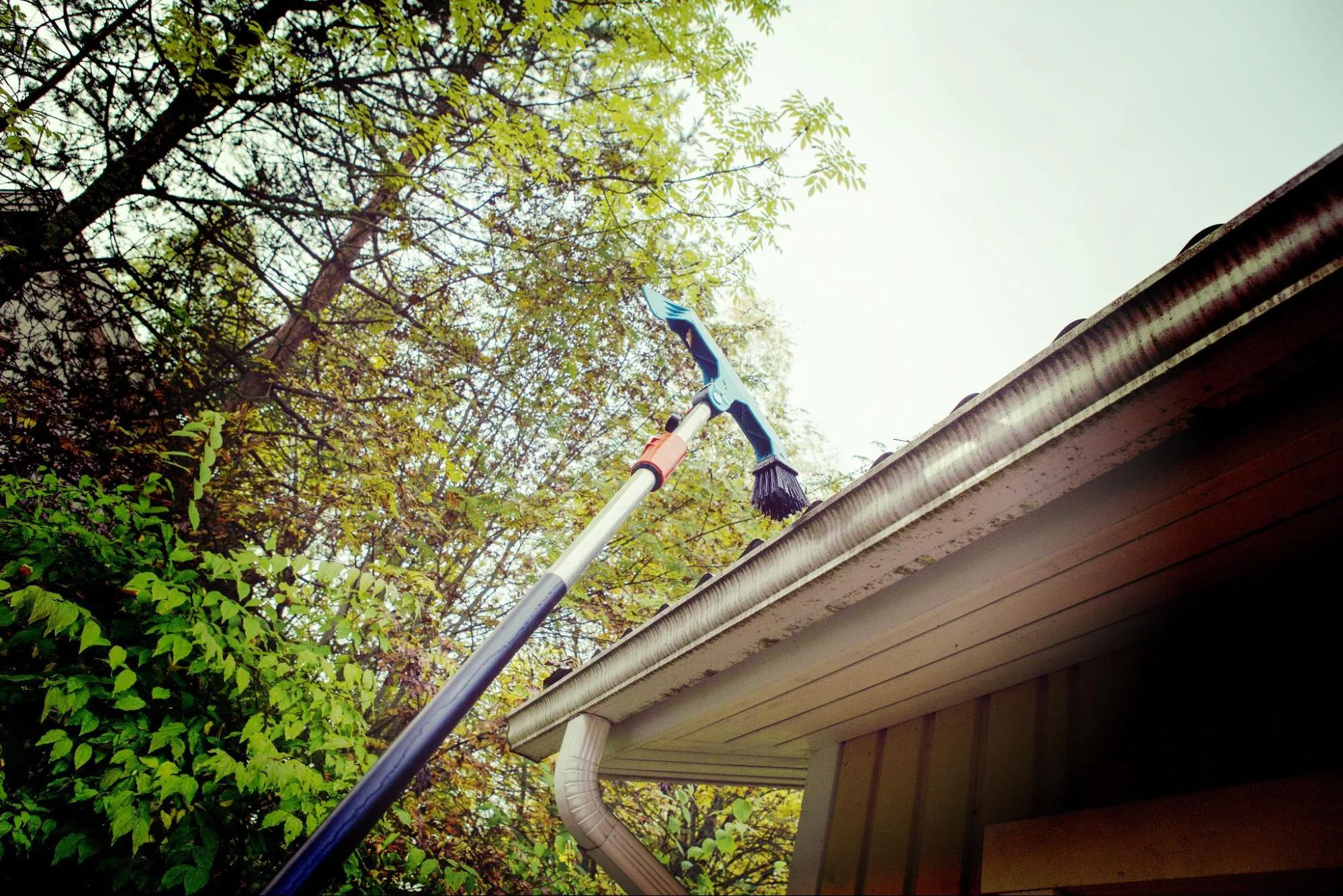 Manual vs. Powered Gutter Cleaning Tools: Which Works Best?