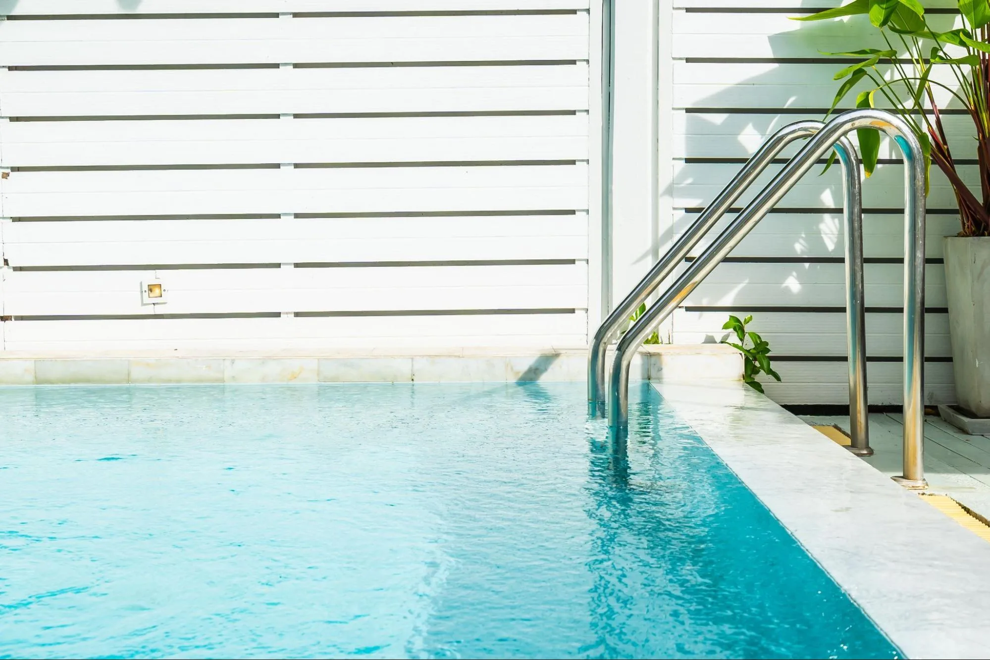 Why More Homeowners Rely on Pool Water Delivery Services