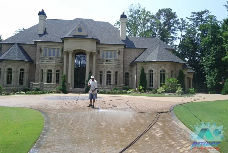 House pressure washing in Alpharetta, Georgia